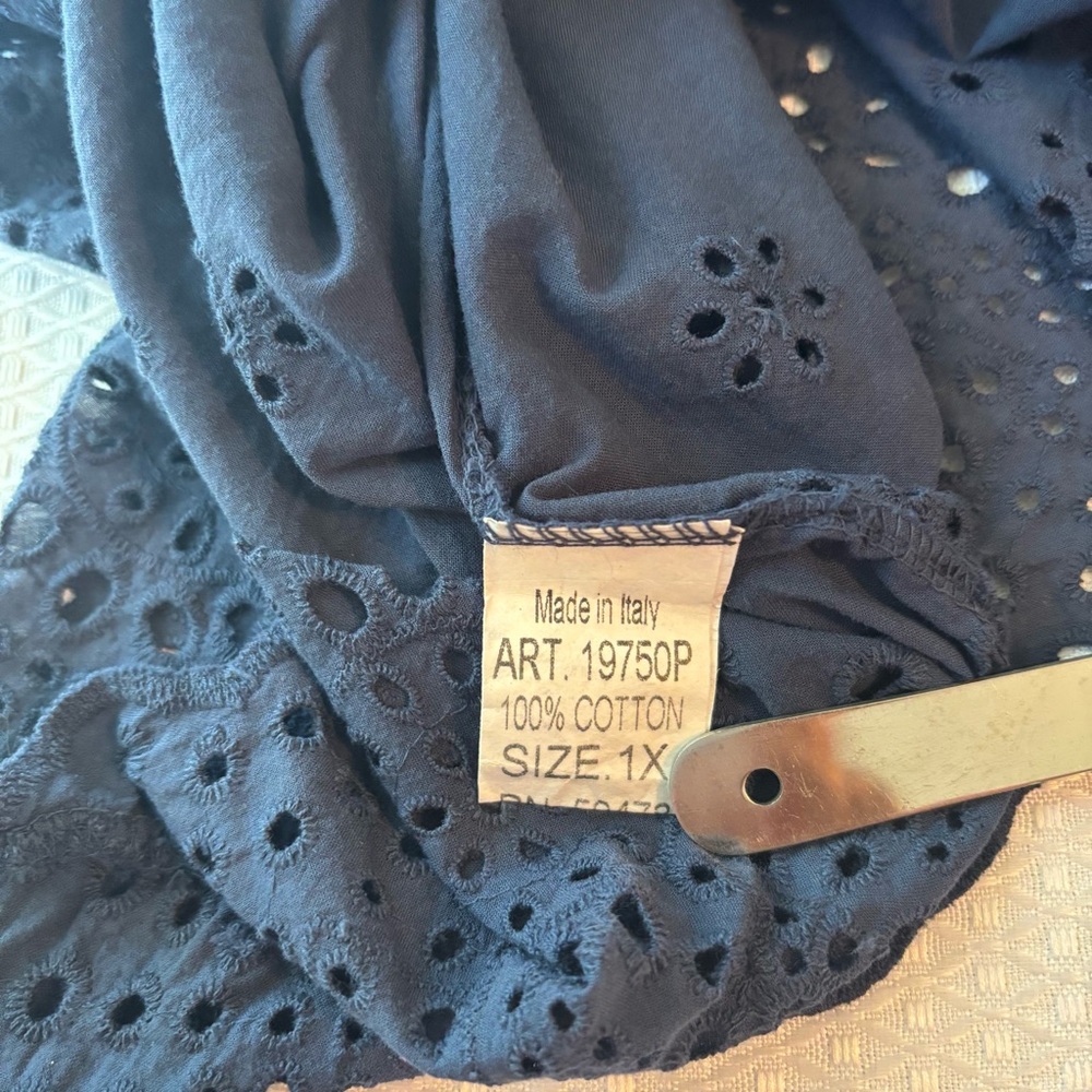 Elegant Navy Eyelet Blouse with Bow-Tie Sleeves - Picture 7 of 8